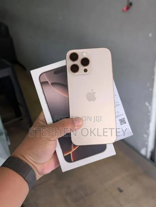 New Apple iPhone 16 Pro Max 256 GB Gold · Photo 1
