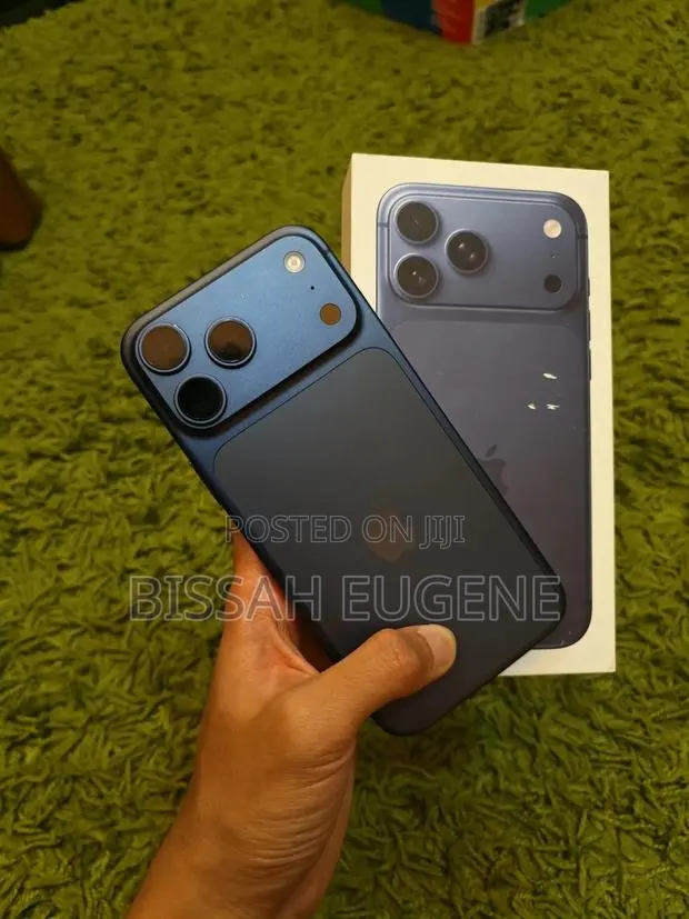 Apple iPhone 17 Pro 512 GB Blue · Photo 3