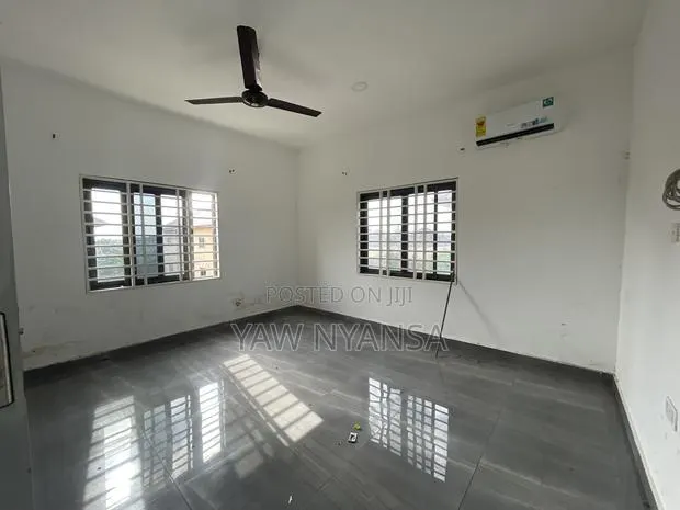 3 Bedroom for Rent at Ashomang Estate · Photo 4