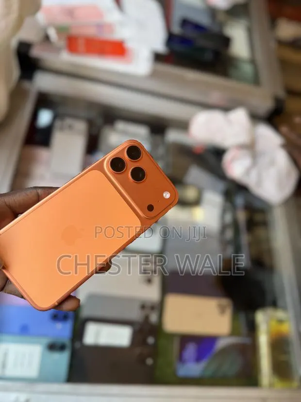 Apple iPhone 17 Pro Max 512 GB Orange · Photo 1