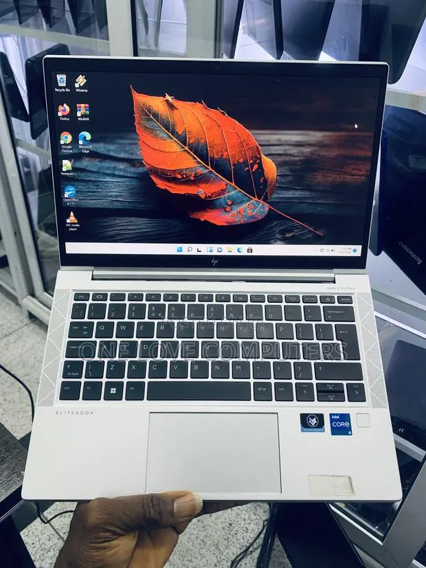 Laptop HP EliteBook 830 G8 16GB Intel Core i5 SSD 256GB · Photo 1