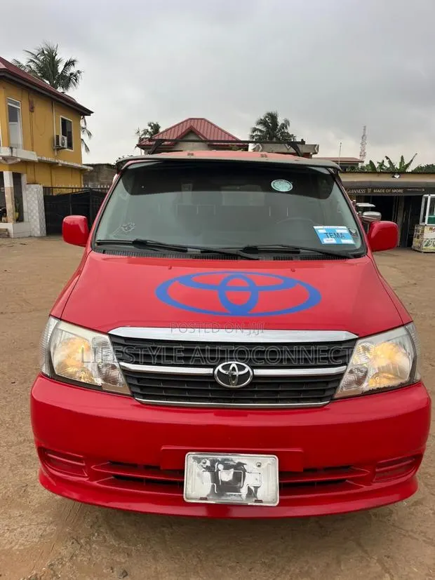 Toyota HiAce 2008 Red · Photo 1