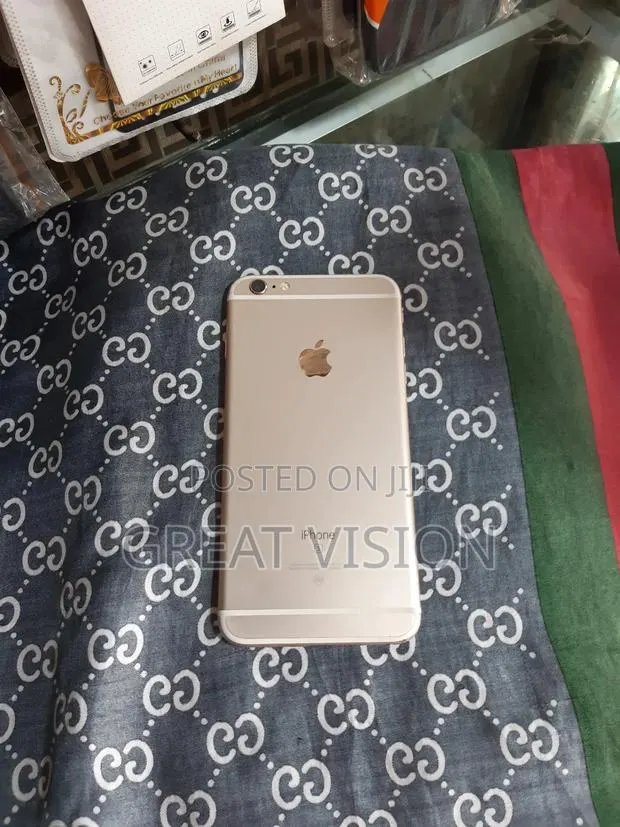 Apple iPhone 6s Plus 64 GB Gold · Photo 1