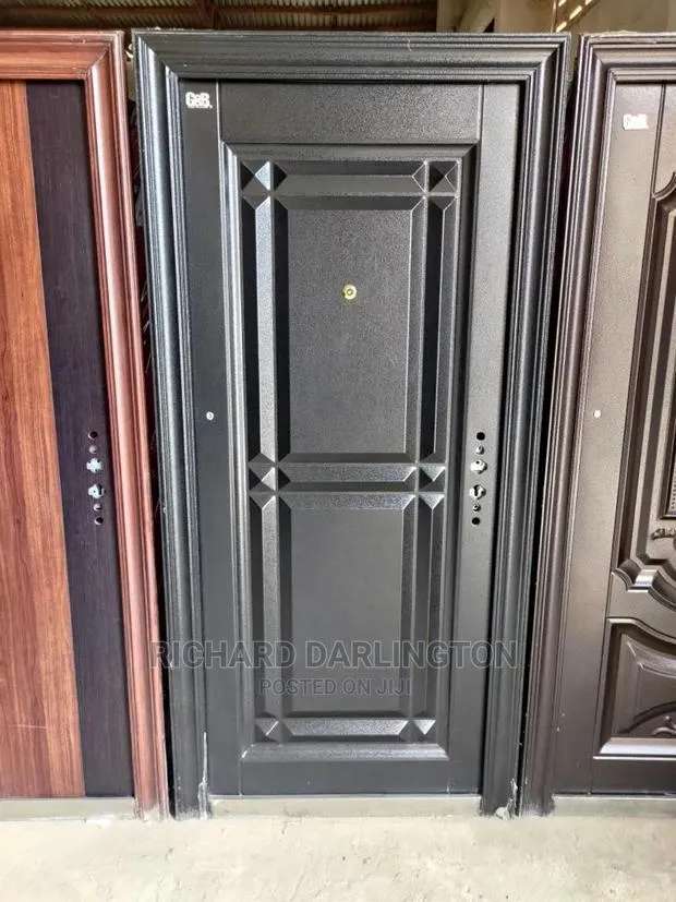 Rough Door · Photo 1
