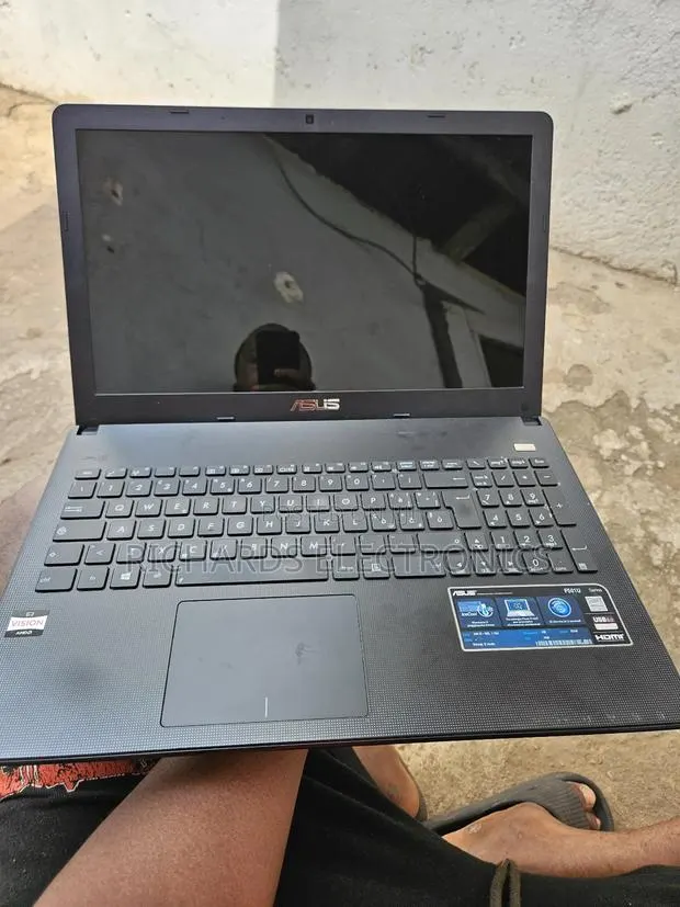 Laptop Asus F50Sv 4GB AMD HDD 500GB · Photo 1