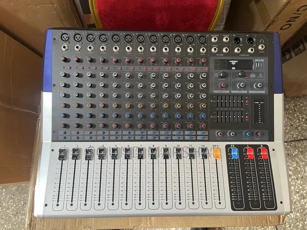 Yamaha Kv-120 Powered Mixer · Photo 1