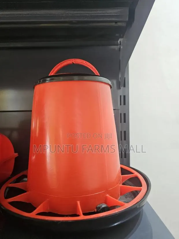 3kg Poultry Feeder · Photo 1