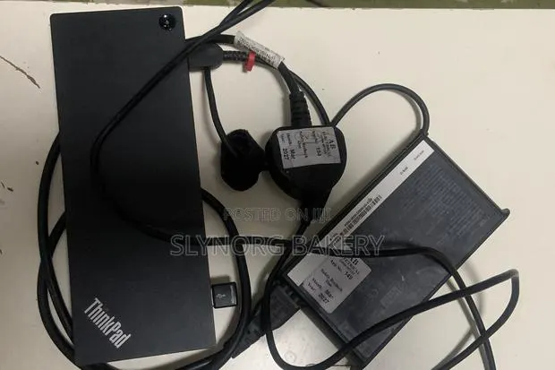Thinkpad 40af0135 Universal Hybrid USB-C With USB-a Adapter Docking · Photo 1