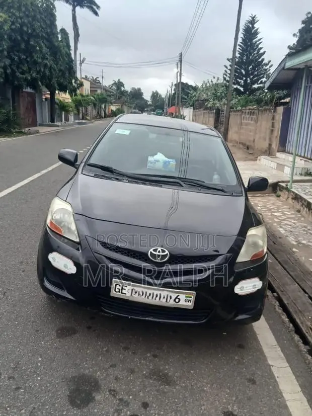 Toyota Yaris 2010 Black · Photo 1