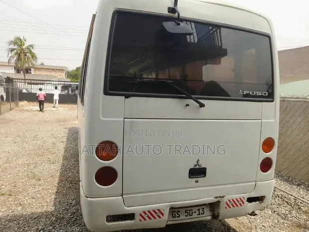 Mitsubishi Fuso Aero Bus 2013 White · Photo 3