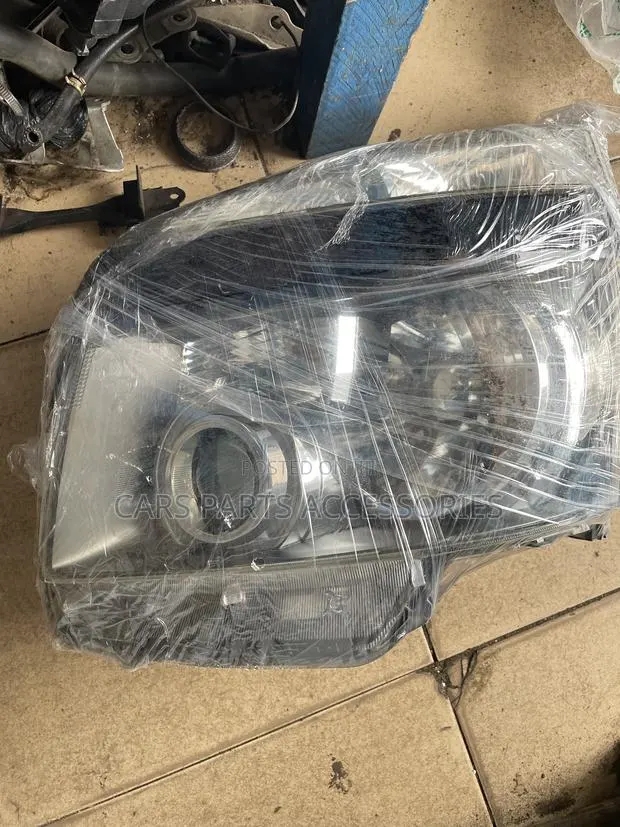 Toyota Voxy 2010 Headlight Available · Photo 1