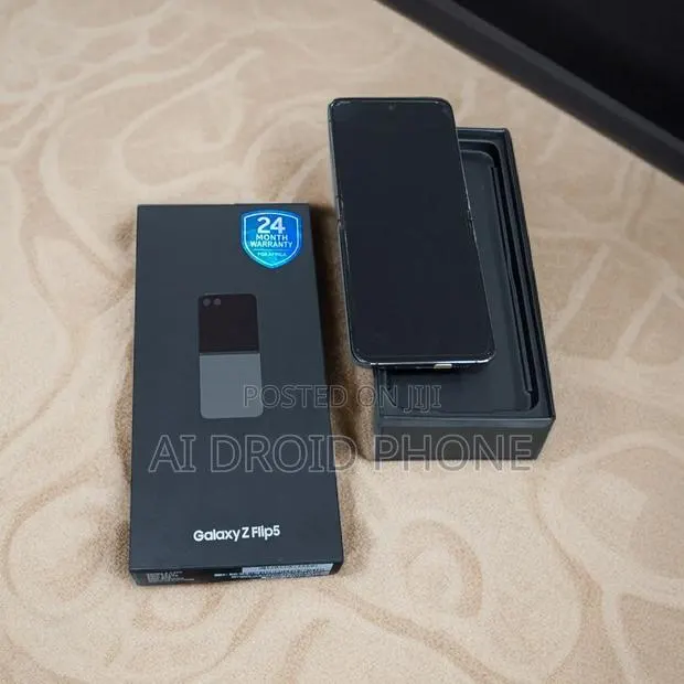 New Samsung Galaxy Z Flip 5 256 GB Gray · Photo 1