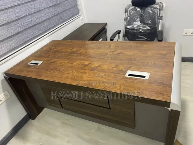 L - Shape Executive Office Desk · Photo 1