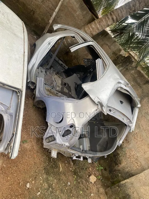 Vitz 2006-2010 Back Cut · Photo 1