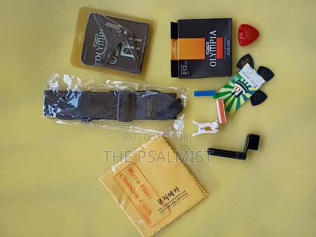 Acoustic Guitar Accessories for Professional Use · Photo 1