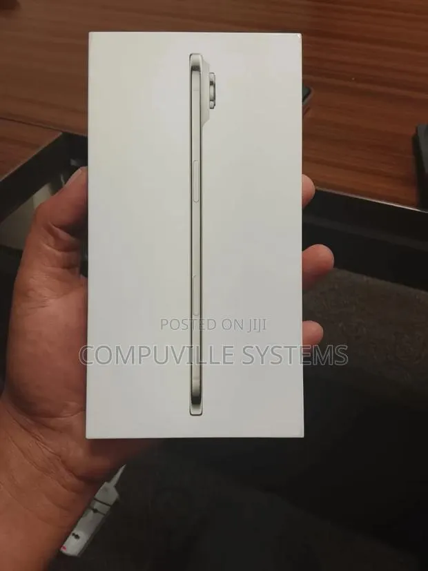New Apple iPhone Air 256 GB Blue · Photo 1