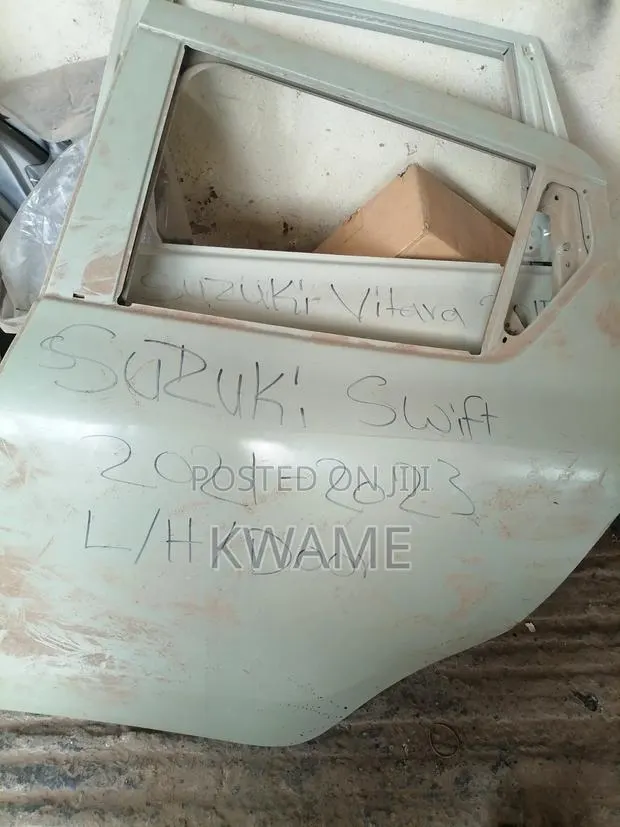 Suzuki Swift 2021-2023 L/H Door · Photo 1