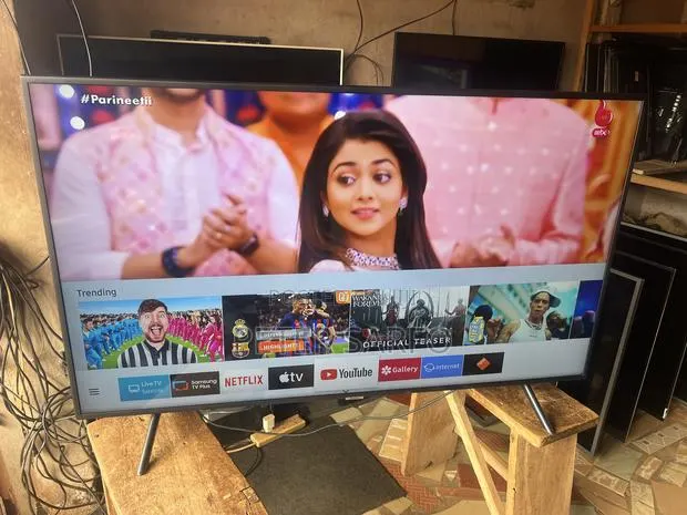 Ultra Slim Samsung Smart 4K UHD TV (55) · Photo 1