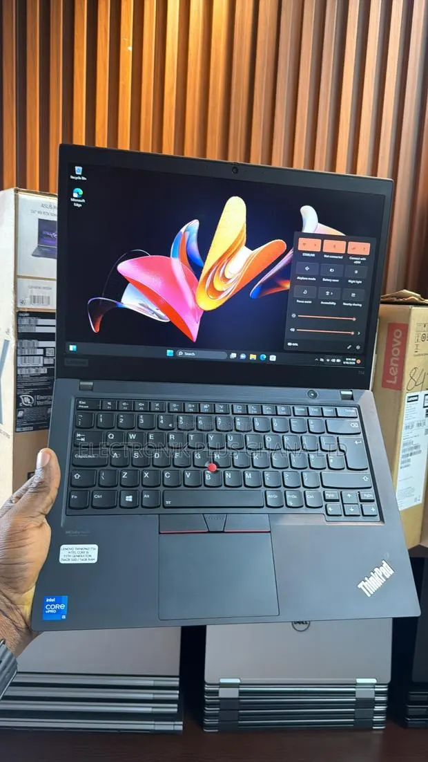 Laptop Lenovo ThinkPad T14 16GB Intel Core i5 SSD 256GB · Photo 1