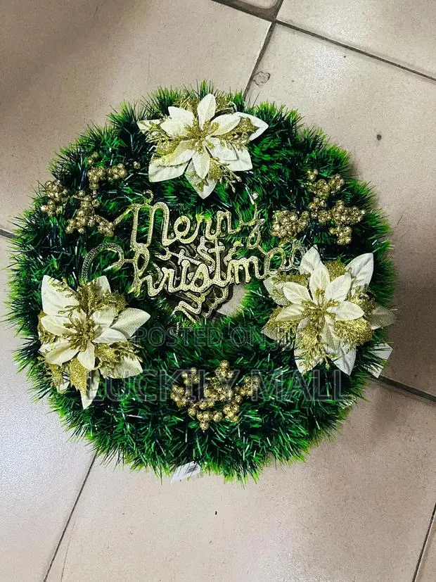 A 38CM Christmas Wreath · Photo 1