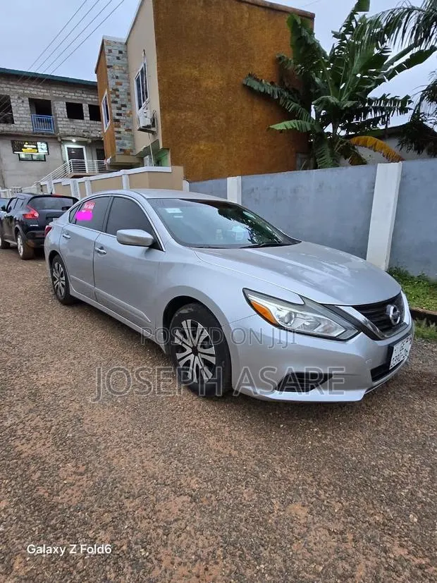 Nissan Altima 2016 Silver · Photo 1