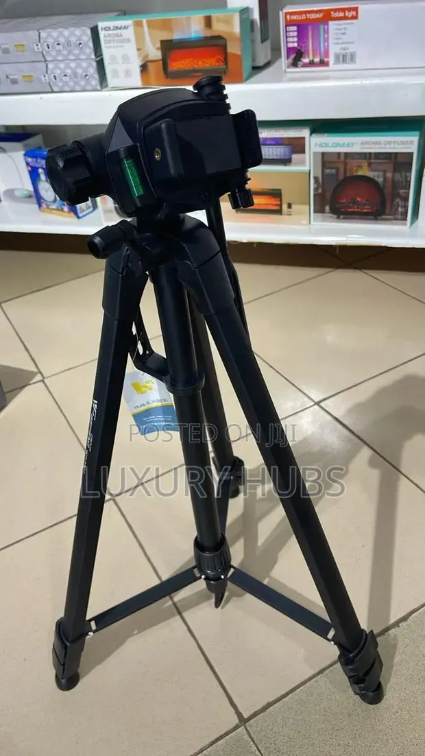 Live Stream 5ft Tall Tripod Stand · Photo 1