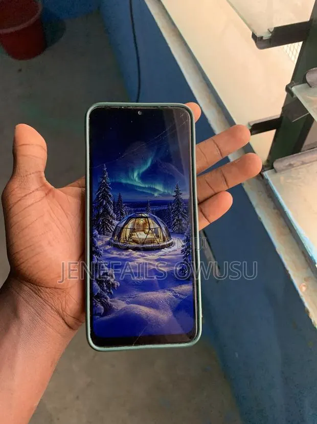 Infinix Hot 11 Play 64 GB Bronze · Photo 1