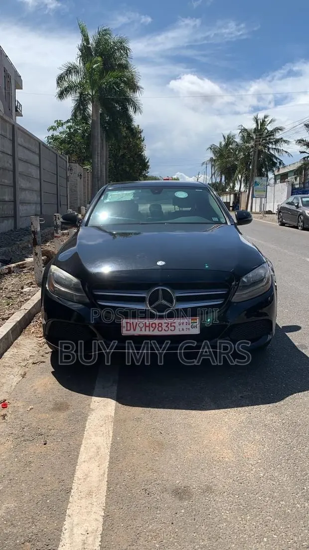 Mercedes-Benz C300 Luxury 4matic Sedan AWD (2.0L 4cyl 7A) 2017 Black · Photo 1