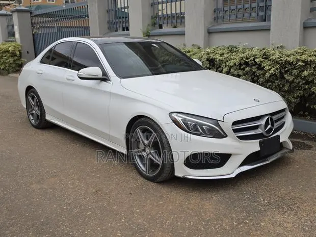 Mercedes-Benz C300 Luxury 4dr RWD Sedan (2.0L 4cyl 7A) 2015 White · Photo 1