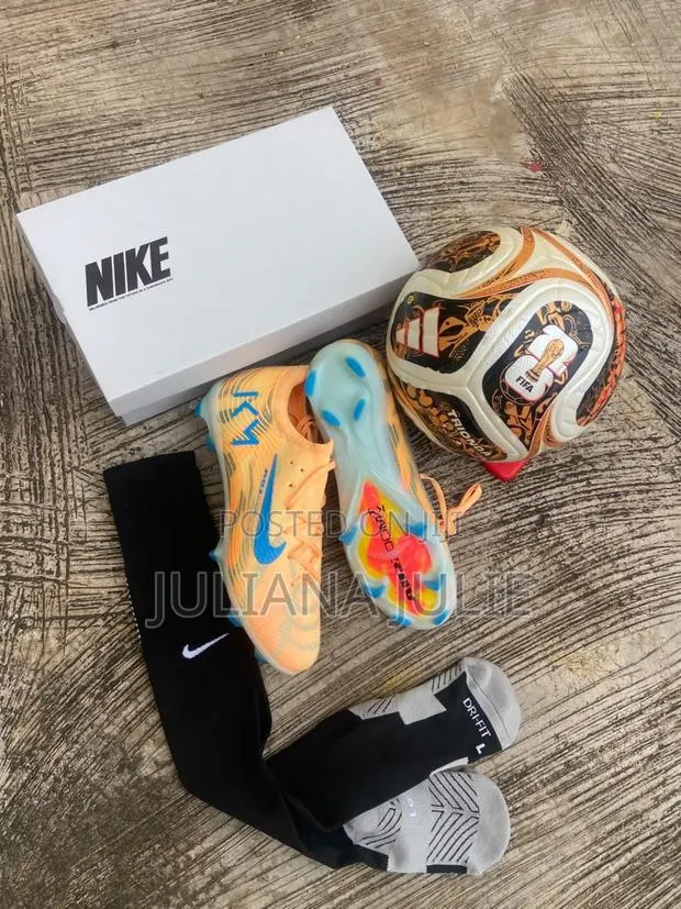 Original Football Boot Available at Cool Price · Photo 1
