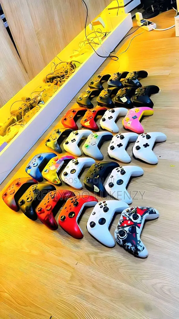 Xbox Controllers · Photo 1