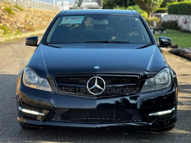 Mercedes-Benz C300 Luxury 4Matic Sedan AWD (3.5L 6cyl 7A) 2014 Black · Photo 1