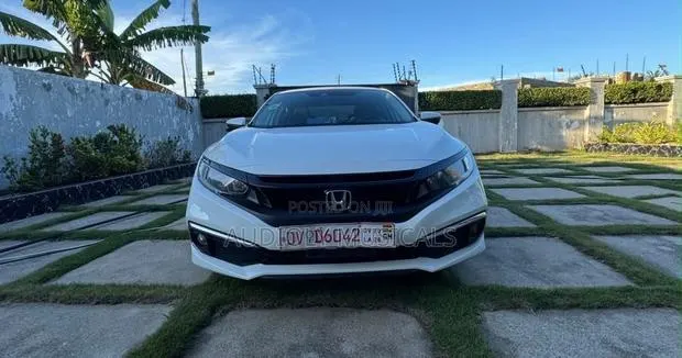 Honda Civic 2019 Gray · Photo 1