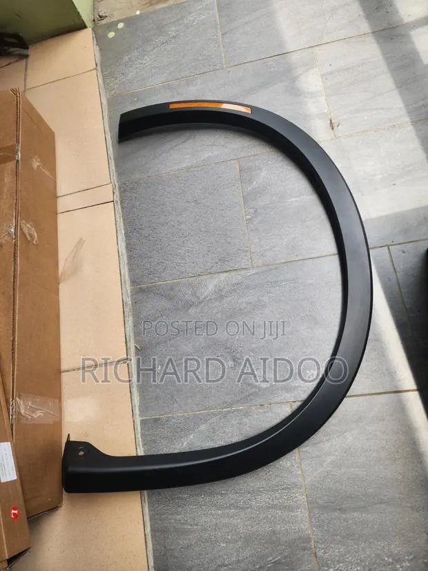 Mitsubishi Outlander 2024 Fender Moulding Available · Photo 1