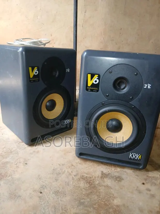 Studio Speakers · Photo 1