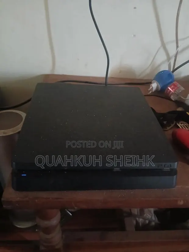 Jailbroken Playstation 4 Slim With 11 Games · Photo 1