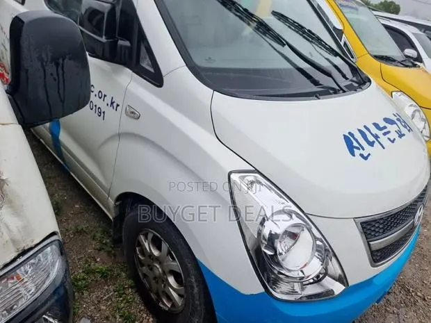 Hyundai Starex 2013 White · Photo 1
