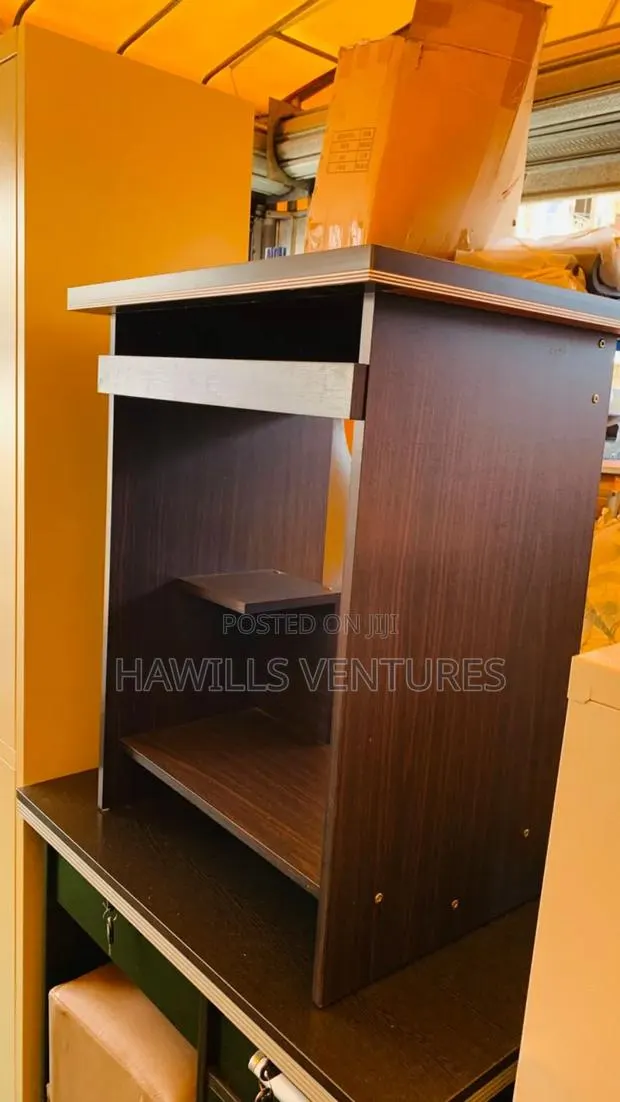 Computer Desk /Office Table · Photo 1