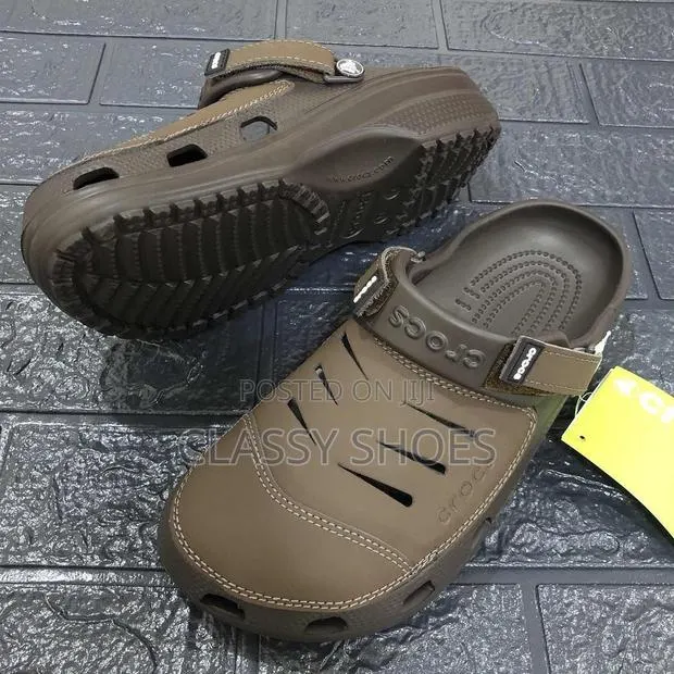 Original Crocs Coffee Brown · Photo 1