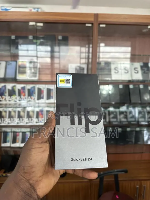New Samsung Galaxy Z Flip4 256 GB Blue · Photo 1