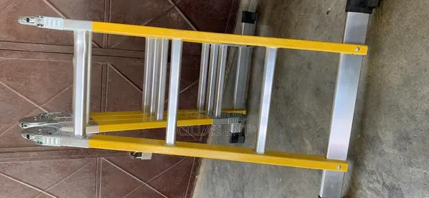 3x4 Fiberglass Ladder · Photo 1