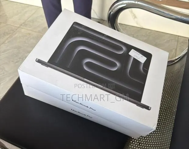 New Laptop Apple MacBook Pro 2025 M5 24GB Apple M5 SSD 1T · Photo 1