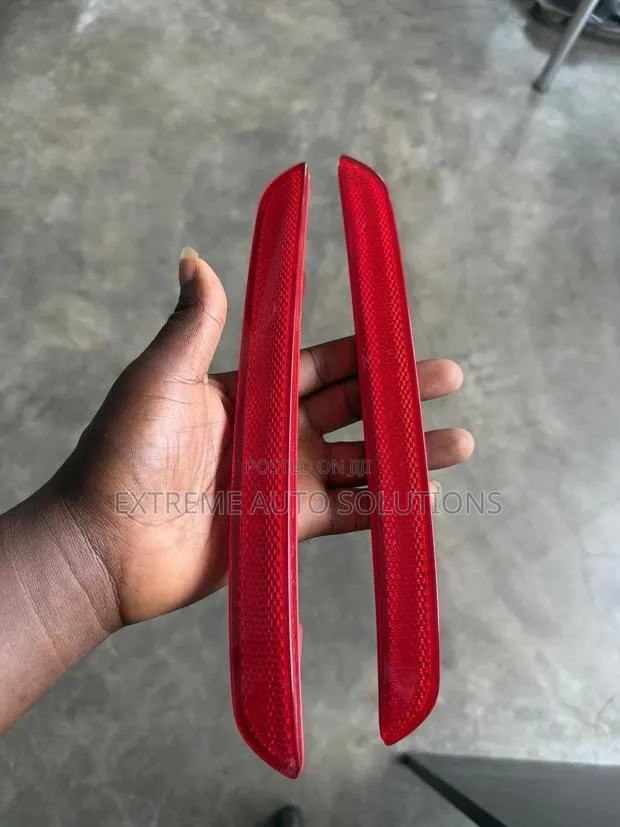 Honda CRV 2023 2024 2025 Back Bumper Reflector · Photo 1