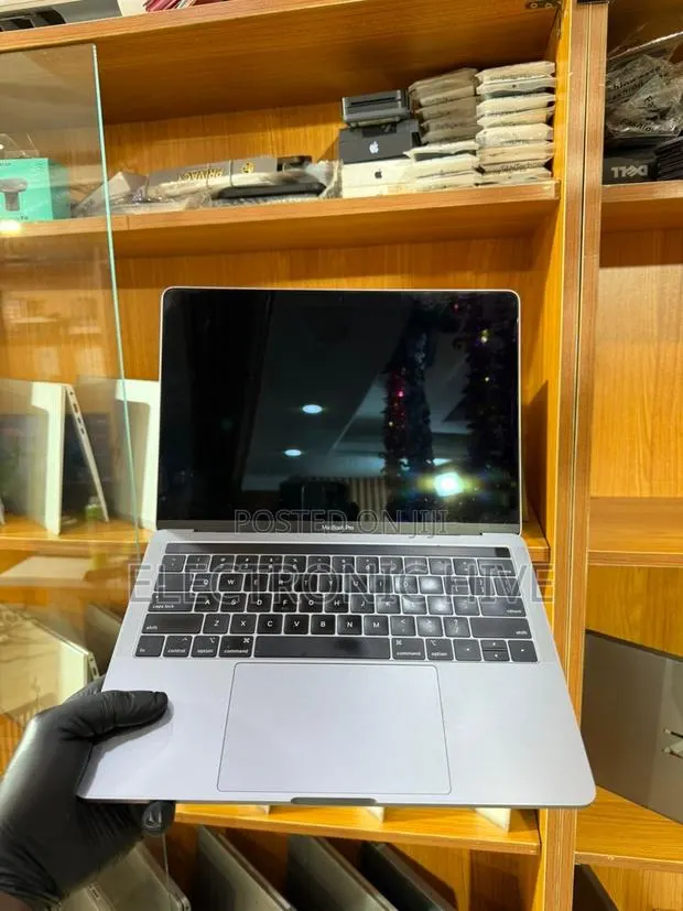 Laptop Apple MacBook Pro 2019 8GB Intel Core I5 SSD 512GB · Photo 1