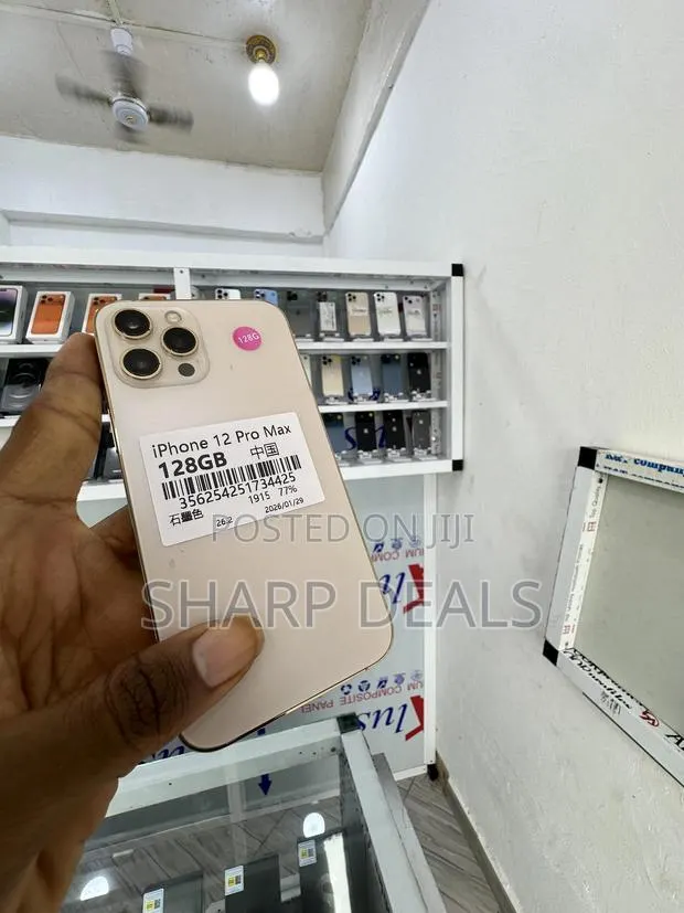 Apple iPhone 12 Pro Max 128 GB Gold · Photo 1