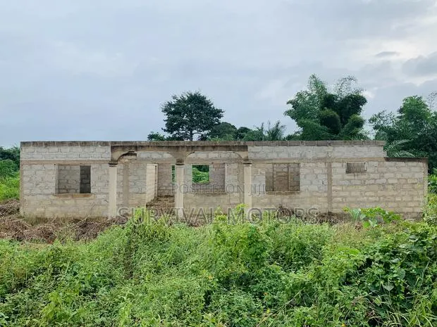 5 Bed Room Uncompleted House · Photo 1