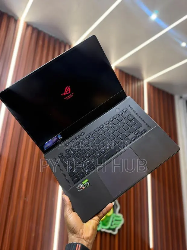 Laptop Asus ROG Zephyrus G16 16GB AMD Ryzen 7 SSD 512GB · Photo 1