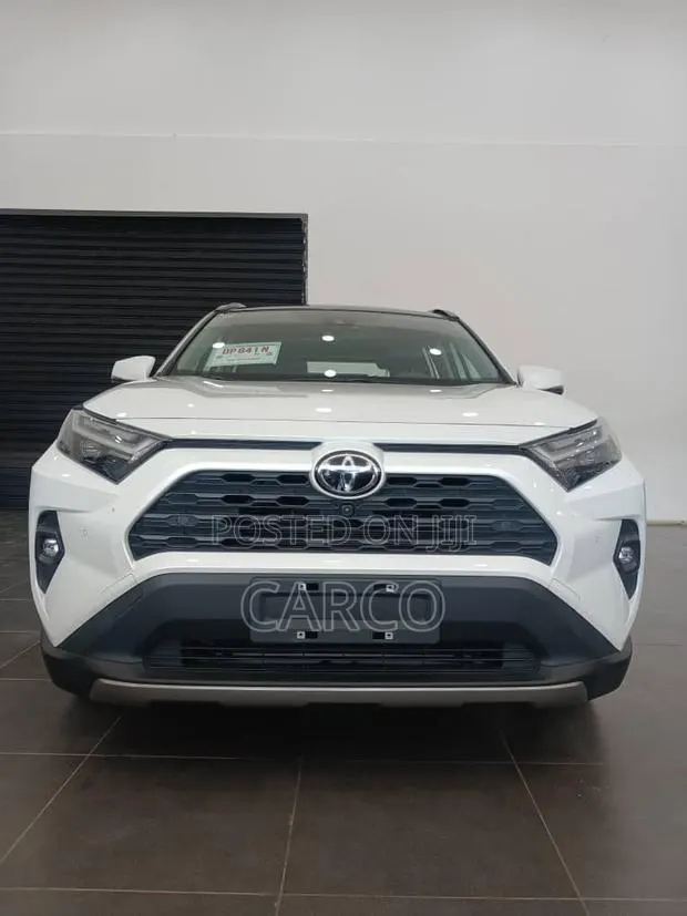 Toyota RAV4 2023 White · Photo 1