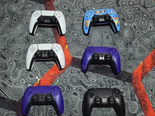 Original Homeused Ps5 Controllers · Photo 1