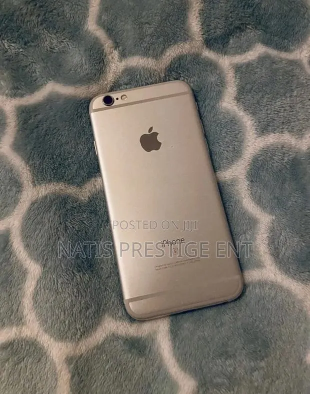 Apple iPhone 6s 32 GB Silver · Photo 1